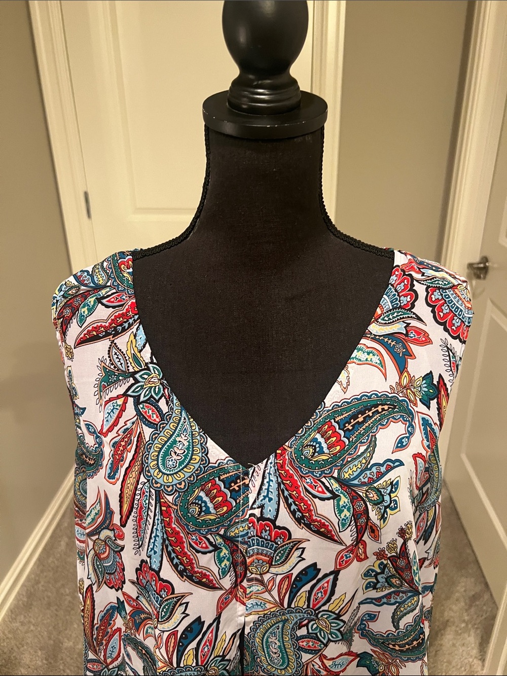 AB Studio Sleeveless V-Neck Top - White with Red, Teal, Navy, Gold - Picture 5 of 11